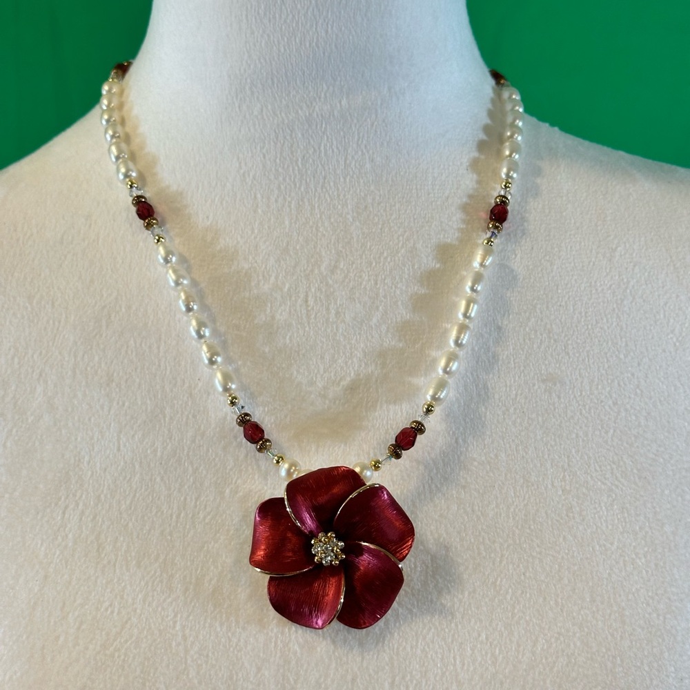 C6 Signed Gold Tone Crystal & 6mm Pearl Red Flower Brooch/Pendant Necklace